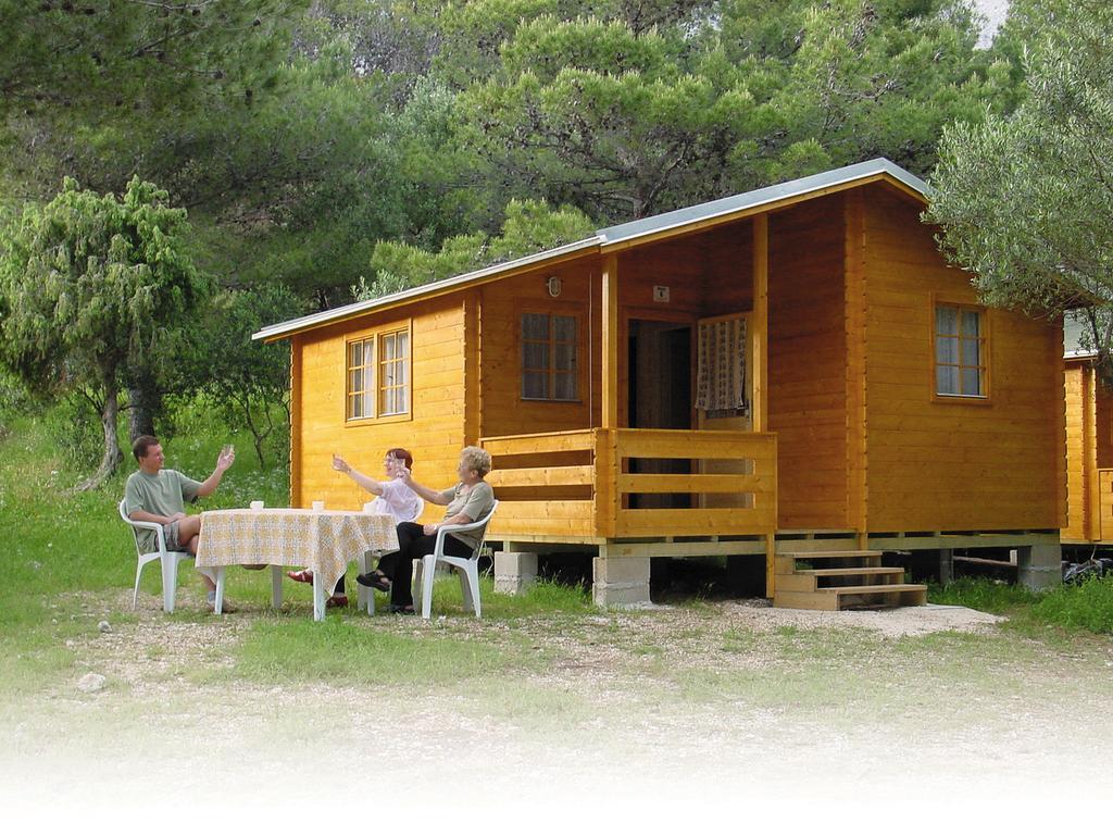 Victoria Cottage Camping Dole Blato  Exteriör bild
